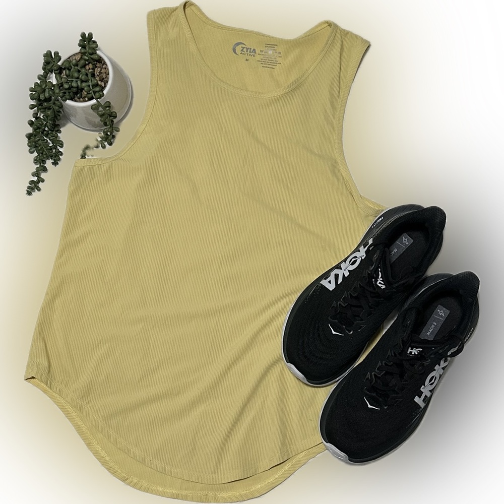 Zyia Active Yellow Ribbed Tank Top - Size Medium - Picture 5 of 8